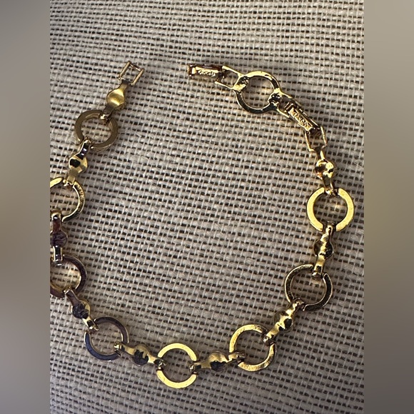 Avon Circle Chain Link Bracelet With  Rhinestones - Picture 2 of 7